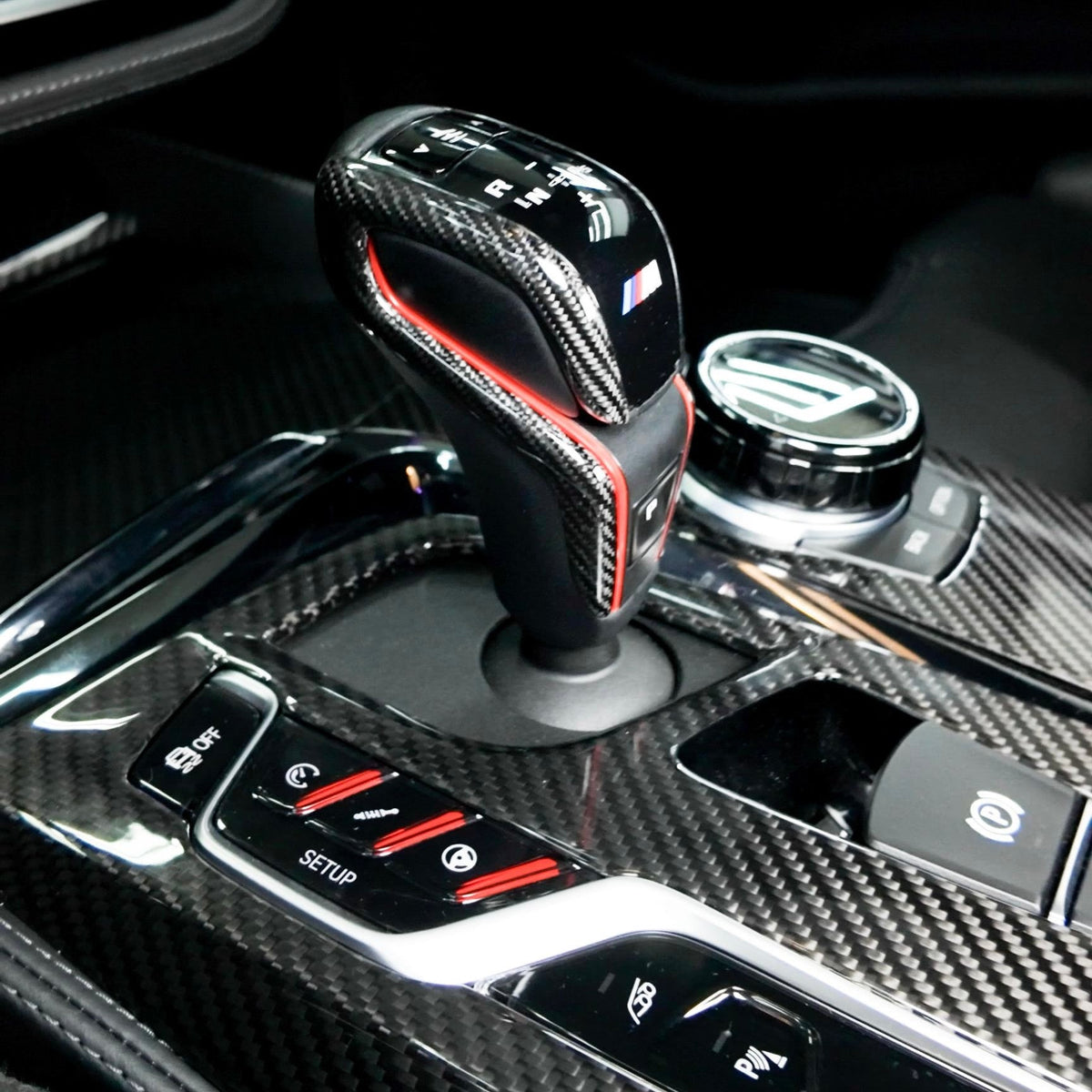 Carbonheld Carbon Schaltkonsolen-Blende – BMW M5 (F90) / X3 M (F97) / X4 M (F98)