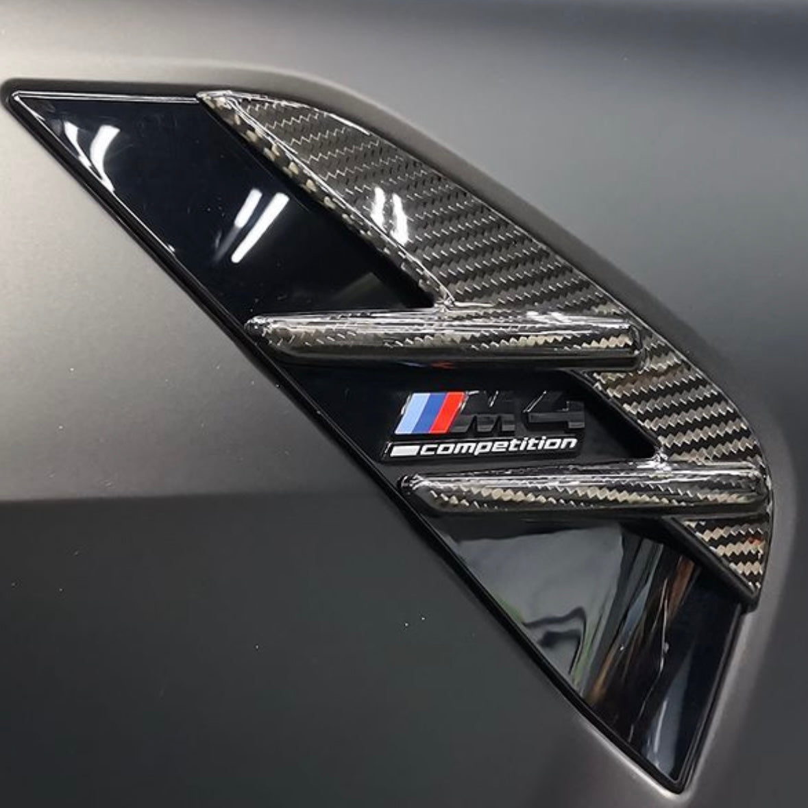 Carbonheld Carbon Seitenabdeckung Lufteinlass – BMW M4 (G82)