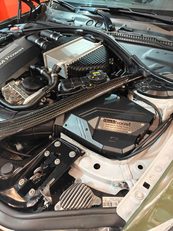 BlackBoost Cold Air Intake System – BMW M2/M3/M4 inkl. Competition/CS/GTS (F80/F81/F82/F87)