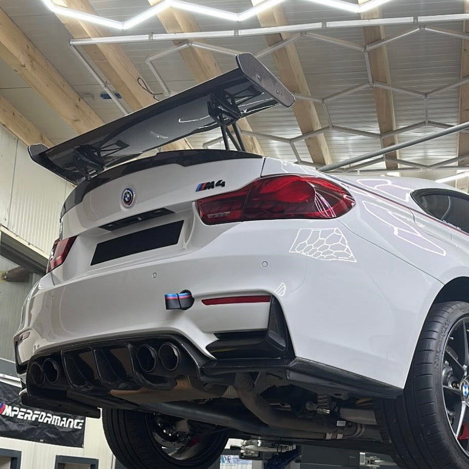 Carbonheld Carbon Heck-Flaps – BMW M3 (F80) / M4 (F82/F83)