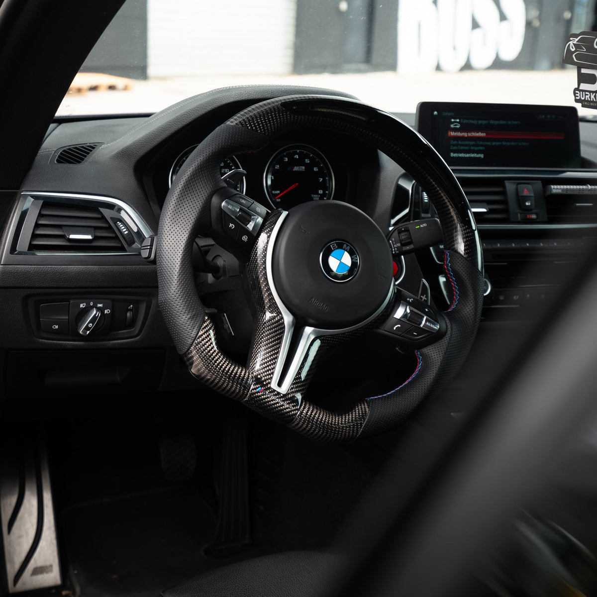 Carbonheld Carbon Lenkrad mit Display – BMW F-Serie (F20/F22/F30/F32/F80/F82)