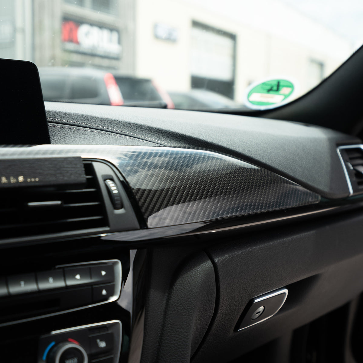 Carbonheld Carbon Interieurleiste – BMW 3er (F30/F34) / 4er (F32) / M3 (F80) / M4 (F82/F83) (Ausführung 2)