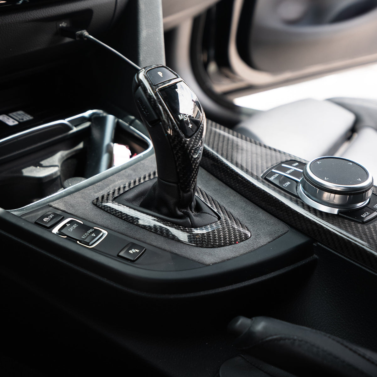 Carbonheld Carbon Interieurleiste – BMW 3er (F30/F34) / 4er (F32) / M3 (F80) / M4 (F82/F83)