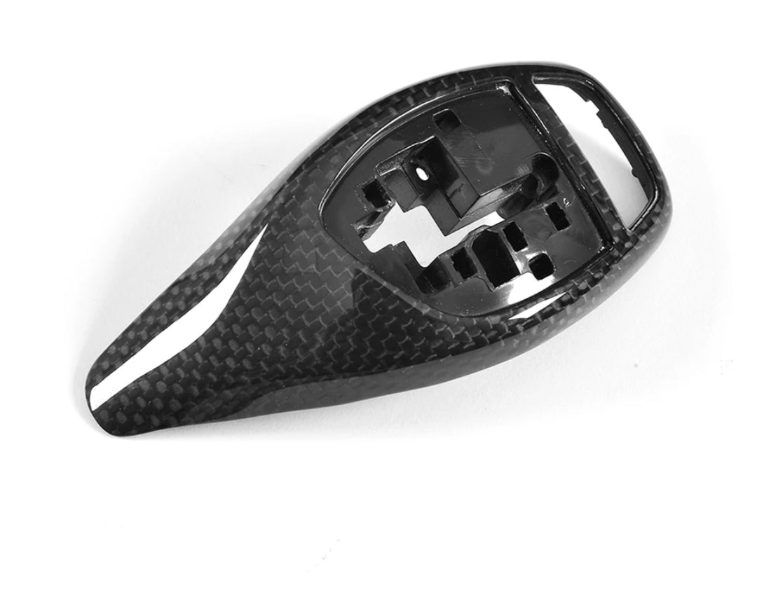 Carbonheld Carbon Schalthebelabdeckung – BMW 1er (F20) / 2er (F22) / 3er (F30) / 4er (F32) / 5er (F10)